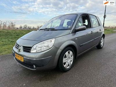 Grijs Gebruikt 2004 Renault Scénic II Authentique MPV | € 1.895 (Eerlijke prijs)