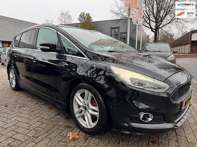 Zwart (metallic) Gebruikt 2016 Ford S-MAX ST-Line MPV | € 21.799 (Eerlijke prijs)