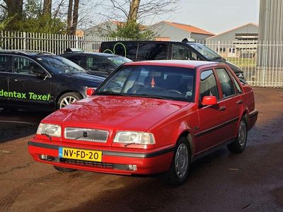 Rood Gebruikt 1996 Volvo 460 Sedan | € 8.000