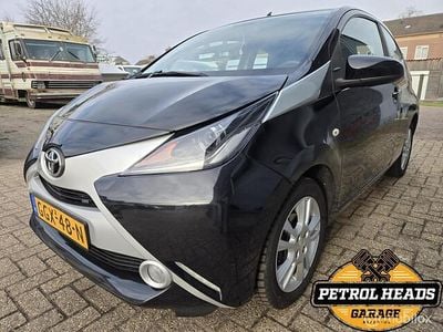 Occasion Toyota Aygo X-play 69 PK (50 kW) 2014 Zwart Hatchback
