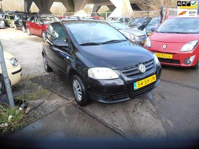 Zwart (metallic) Occasion 2006 VW Fox Trendline Hatchback | € 1.250 (Eerlijke prijs)