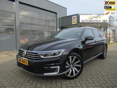 Zwart Occasion 2016 VW Passat Highline Stationwagen | € 16.450 (Iets duurder)