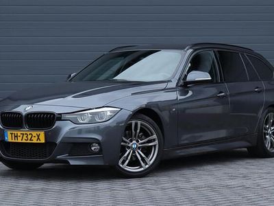 Grijs Gebruikt 2018 BMW 320 M Sport Stationwagen | € 20.950 (Eerlijke prijs)