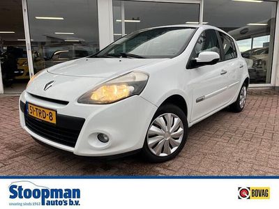 Wit Gebruikt 2012 Renault Clio IV Authentique Hatchback | € 4.950 (Eerlijke prijs)
