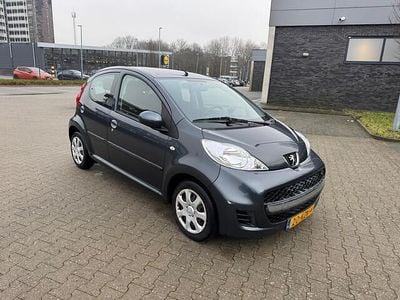 Occasion Peugeot 107 68 PK (50 kW) 2010 Grijs (metallic) Hatchback