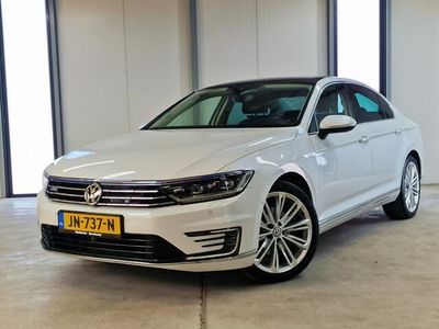 tweedehands VW Passat 1.4 TSI GTE Highline navigatie schuifdak leder tre