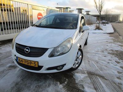 Wit Gebruikt 2011 Opel Corsa Color Edition Hatchback | € 1.700 (Super prijs)