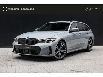 Grijs Occasion 2023 BMW 330 M Sport Stationwagen | € 41.935 (Eerlijke prijs)