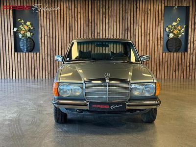Blauw Occasion 1978 Mercedes 250 Sedan | € 15.000