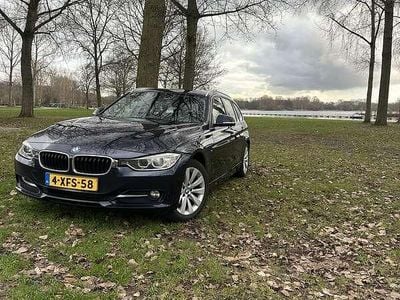 Blauw Gebruikt 2014 BMW 316 Executive Stationwagen | € 10.499 (Goede deal)