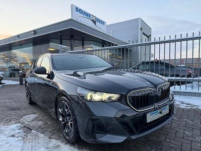 Grijs (metallic) Occasion 2025 BMW 520 M Sport Stationwagen | € 62.900