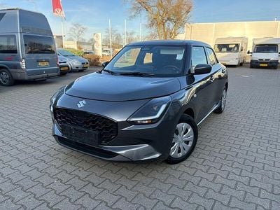 Grijs (metallic) Gebruikt 2024 Suzuki Swift Comfort Hatchback | € 18.845 (Eerlijke prijs)