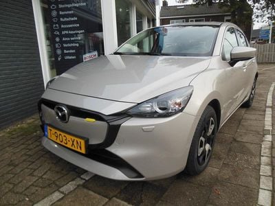 Bruin Gebruikt 2023 Mazda 2 Center-Line Hatchback | € 19.950 (Eerlijke prijs)