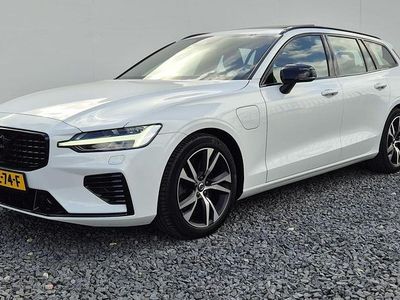 Wit Occasion 2021 Volvo V60 R-Design Stationwagen | € 36.900 (Eerlijke prijs)