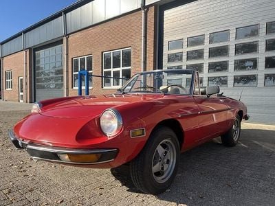 Rood Occasion 1977 Alfa Romeo Spider Cabriolet | € 9.900