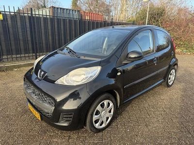 Zwart Gebruikt 2012 Peugeot 107 Hatchback | € 1.950 (Goede deal)