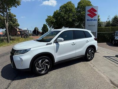 Wit Occasion 2025 Suzuki Vitara Style SUV | € 28.495 (Eerlijke prijs)