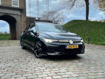 Zwart Occasion 2024 VW Golf VIII R-line Sedan | € 37.450 (Duur)