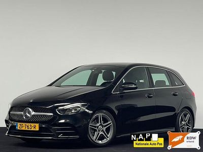 Zwart Gebruikt 2019 Mercedes B180 AMG MPV | € 25.750 (Eerlijke prijs)