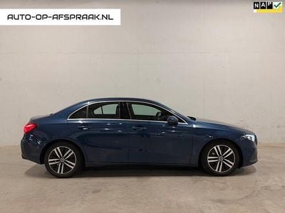 Blauw Occasion 2021 Mercedes A180 AMG Sedan | € 20.999 (Goede deal)