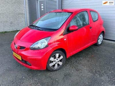 Occasion Toyota Aygo 68 PK (50 kW) 2007 Rood Hatchback