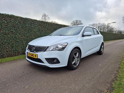 Wit Occasion 2011 Kia ProCeed Plus Hatchback | € 2.650 (Eerlijke prijs)
