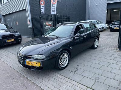 Zwart, metallic lak Gebruikt 2004 Alfa Romeo 156 Distinctive Stationwagen | € 1.499