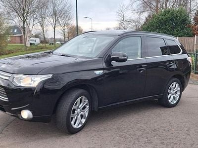 Zwart (metallic) Gebruikt 2013 Mitsubishi Outlander P-HEV Instyle SUV | € 9.750 (Goede deal)