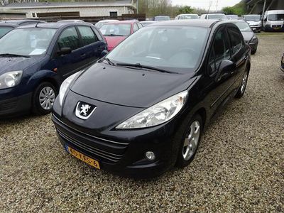 tweedehands Peugeot 207 1.6 VTi Première airco navigatie 16 inch sport velgen