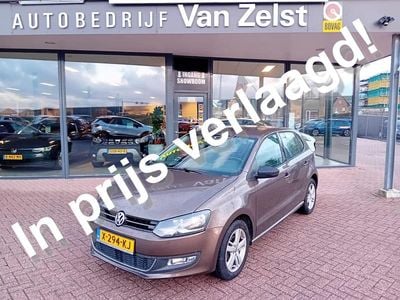 Bruin, metallic lak Gebruikt 2013 VW Polo Comfortline Hatchback | € 9.995 (Eerlijke prijs)