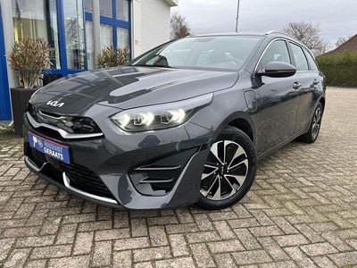 Grijs Gebruikt 2022 Kia Ceed Hatchback | € 21.900 (Eerlijke prijs)