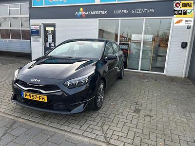 Zwart Gebruikt 2022 Kia Ceed Hatchback | € 17.995 (Eerlijke prijs)