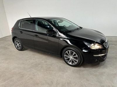 Zwart (metallic) Occasion 2015 Peugeot 308 Allure Hatchback | € 6.950 (Iets duurder)