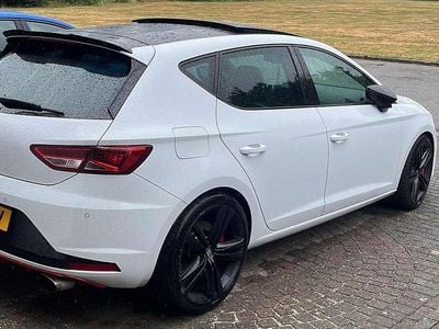 Wit Gebruikt 2015 Cupra Leon Hatchback | € 13.500