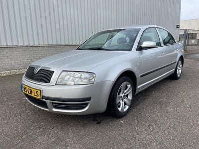 Grijs Gebruikt 2008 Skoda Superb Classic Sedan | € 2.250