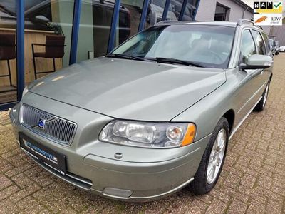 tweedehands Volvo V70 2.4 Momentum Automaat 170PK LEER / PDC / TREKHAAK