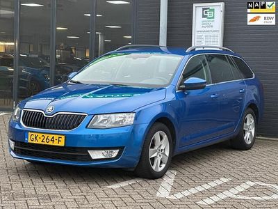 Blauw Occasion 2015 Skoda Octavia Ambition Stationwagen | € 7.999 (Eerlijke prijs)