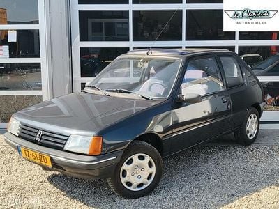 Grijs Gebruikt 1989 Peugeot 205 Hatchback | € 3.298