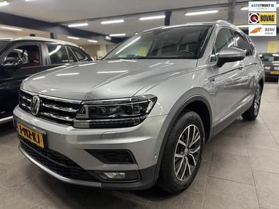 Grijs (metallic) Gebruikt 2020 VW Tiguan Allspace Highline SUV | € 21.450 (Super prijs)
