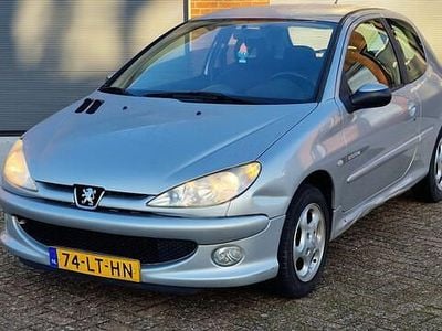 Grijs Gebruikt 2003 Peugeot 206 Quiksilver Hatchback | € 800 (Goede deal)