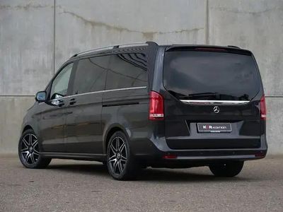 Grijs, metallic lak Occasion 2022 Mercedes V250 AMG MPV | € 79.950