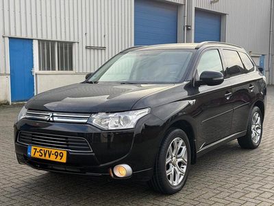 Zwart (metallic) Occasion 2013 Mitsubishi Outlander P-HEV Instyle SUV | € 9.995 (Goede deal)