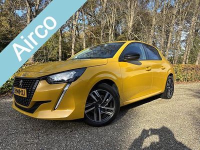Geel (metallic) Occasion 2022 Peugeot 208 Allure Hatchback | € 13.999 (Goede deal)