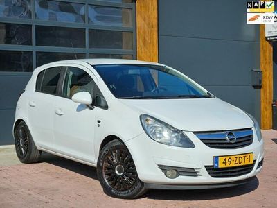 Wit Occasion 2010 Opel Corsa Cosmo Hatchback | € 1.999 (Eerlijke prijs)