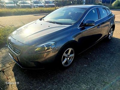 Grijs Gebruikt 2013 Volvo V40 Momentum Stationwagen | € 8.699 (Eerlijke prijs)