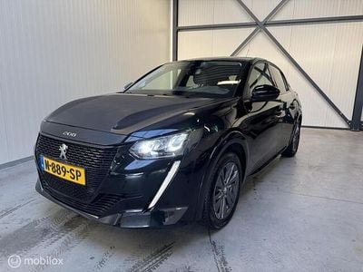 Zwart (metallic) Occasion 2021 Peugeot e-208 Allure Hatchback | € 11.950 (Goede deal)