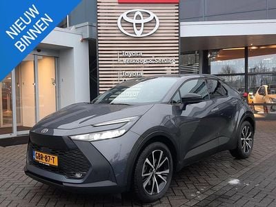Grijs (metallic) Gebruikt 2024 Toyota C-HR SUV | € 33.900 (Super prijs)