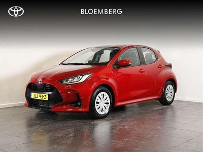 Occasion Toyota Yaris Hybrid Active 80 PK (58 kW) 2023 Rood Hatchback