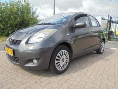 Grijs Gebruikt 2010 Toyota Yaris Hatchback | € 6.950 (Iets duurder)