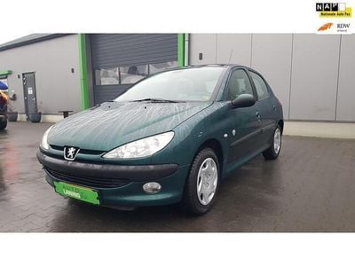 Groen (metallic) Gebruikt 2000 Peugeot 206 Roland Garros Hatchback | € 1.247 (Eerlijke prijs)